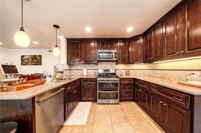 141 Meadowcreek, Brea, CA 92821
