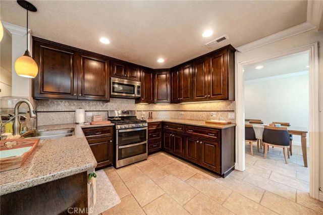 141 Meadowcreek, Brea, CA 92821