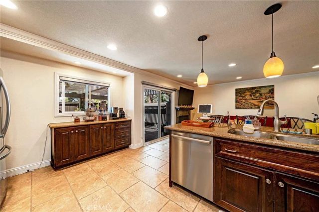 141 Meadowcreek, Brea, CA 92821