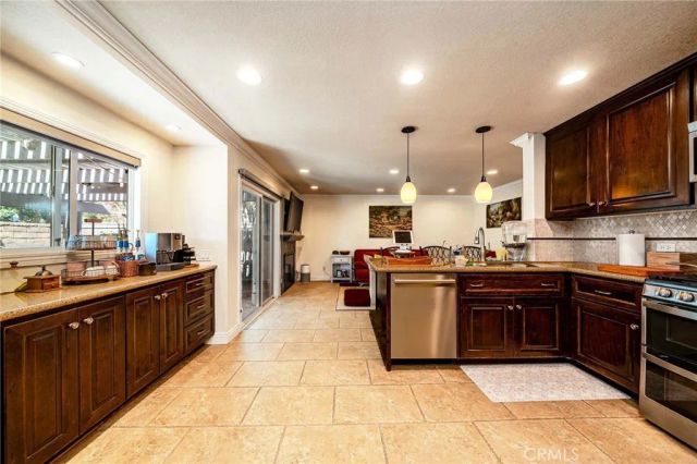 141 Meadowcreek, Brea, CA 92821