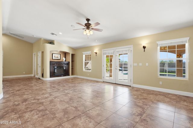 9777 N CHEMEHLEVI Drive, Casa Grande, AZ 85122