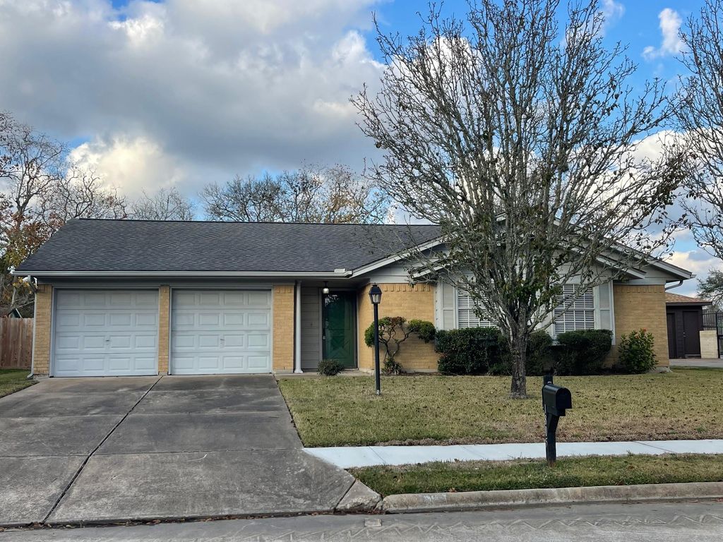 1805 Sleepy Creek Way, Pearland, TX 77581