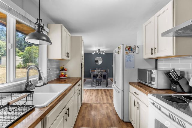 1580 NE 11th Avenue, Oak Harbor, WA 98277