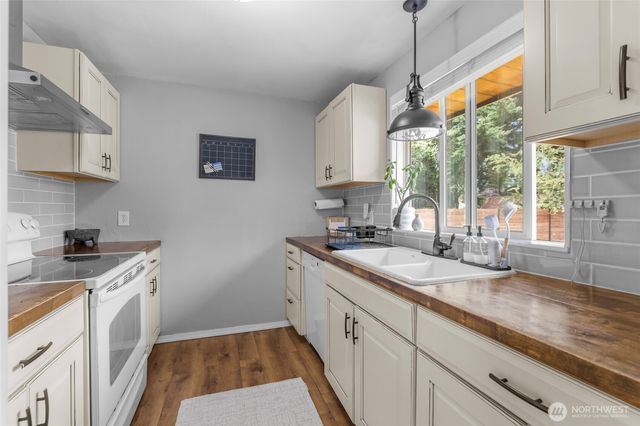 1580 NE 11th Avenue, Oak Harbor, WA 98277