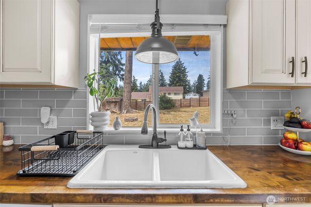 1580 NE 11th Avenue, Oak Harbor, WA 98277