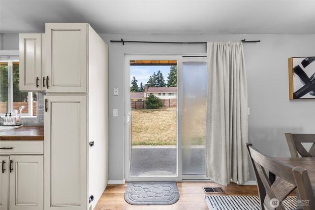 1580 NE 11th Avenue, Oak Harbor, WA 98277