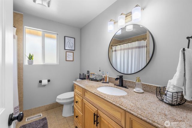 1580 NE 11th Avenue, Oak Harbor, WA 98277