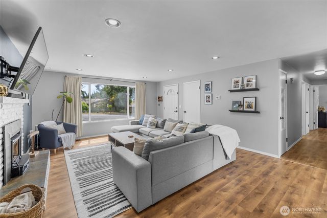 1580 NE 11th Avenue, Oak Harbor, WA 98277