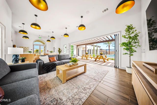 543 Via Vallarta, Camarillo, CA 93012