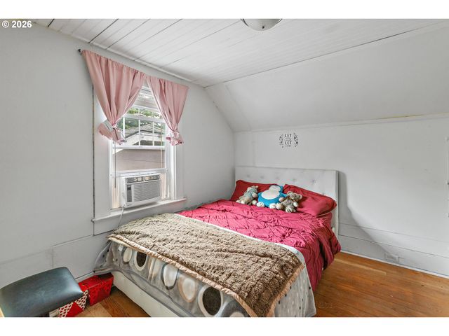 985 MADISON St Ne, Salem, OR 97301