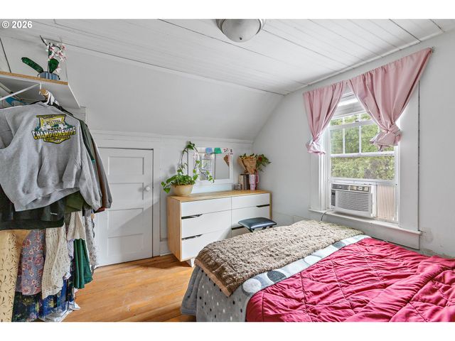 985 MADISON St Ne, Salem, OR 97301