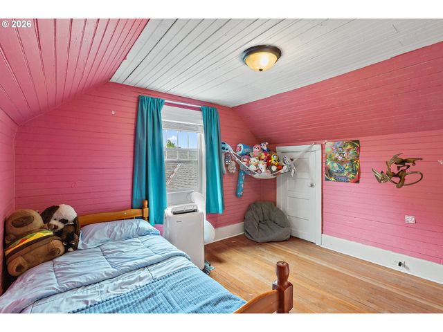 985 MADISON St Ne, Salem, OR 97301