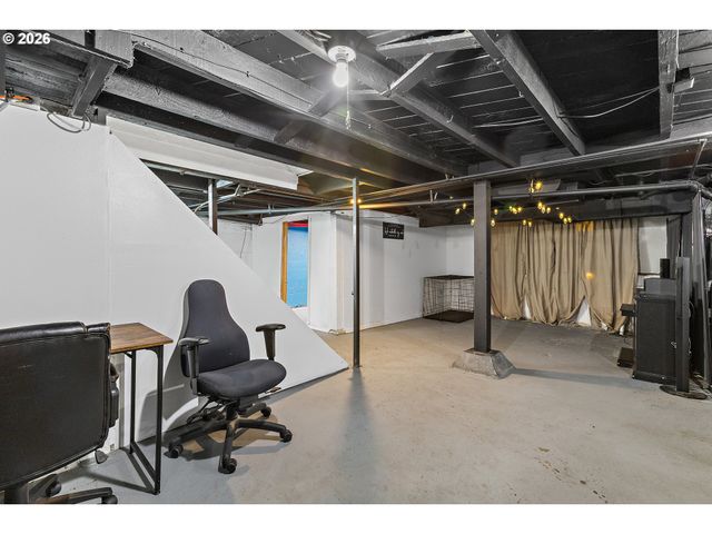 985 MADISON St Ne, Salem, OR 97301