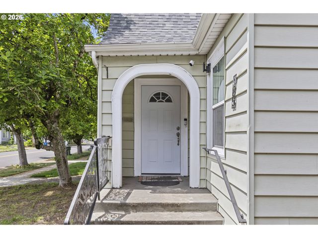 985 MADISON St Ne, Salem, OR 97301