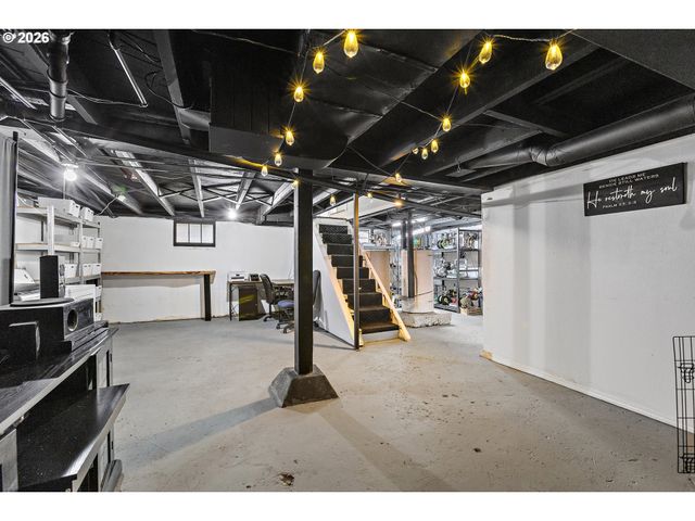 985 MADISON St Ne, Salem, OR 97301