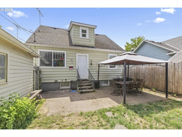 985 MADISON St Ne, Salem, OR 97301