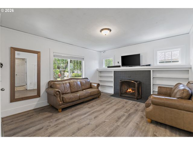 985 MADISON St Ne, Salem, OR 97301