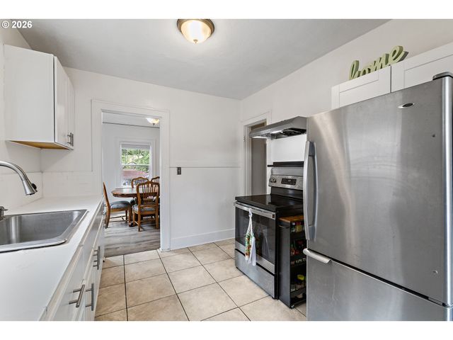 985 MADISON St Ne, Salem, OR 97301