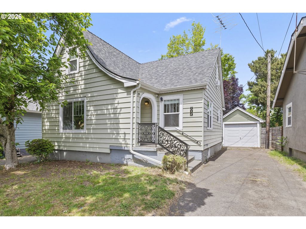 985 MADISON St Ne, Salem, OR 97301