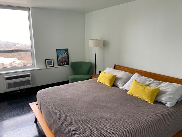 70 W Burton Place 2001F, Chicago, IL 60610