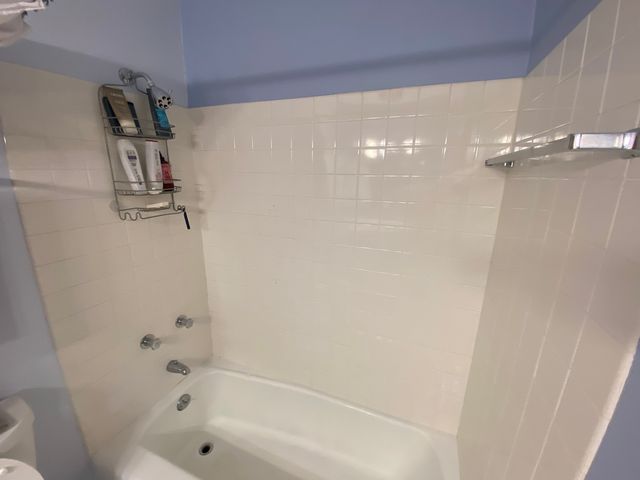 70 W Burton Place 2001F, Chicago, IL 60610