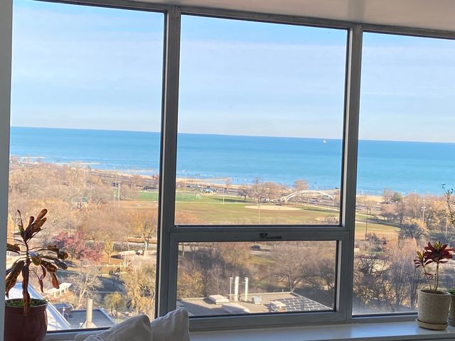 70 W Burton Place 2001F, Chicago, IL 60610