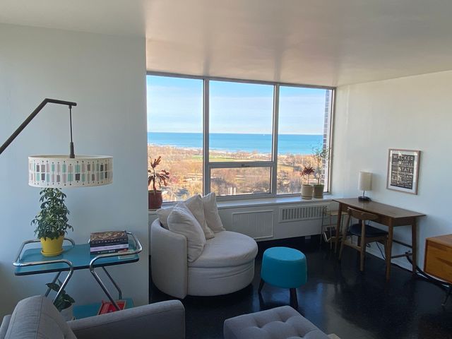 70 W Burton Place 2001F, Chicago, IL 60610