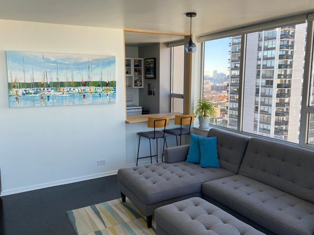 70 W Burton Place 2001F, Chicago, IL 60610