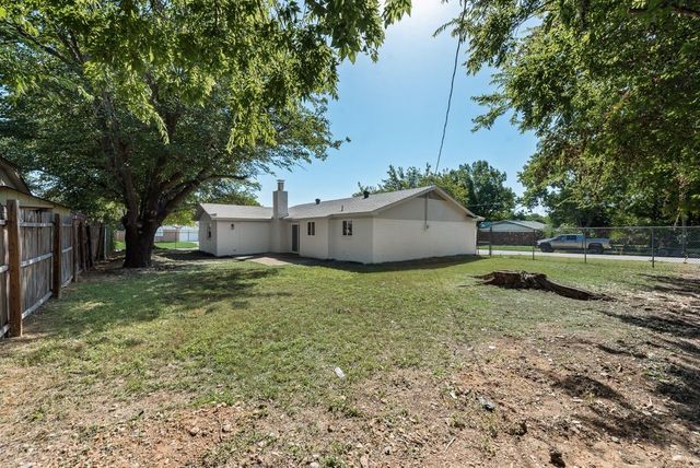 900 Vaughn Drive, Burleson, TX 76028