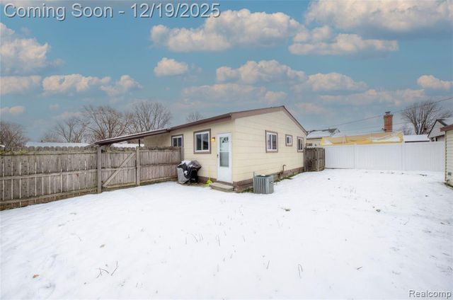 20193 Kemp Street, Clinton Township, MI 48035