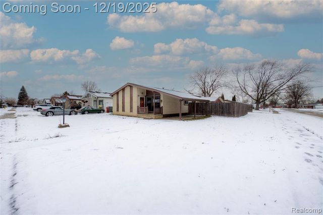 20193 Kemp Street, Clinton Township, MI 48035