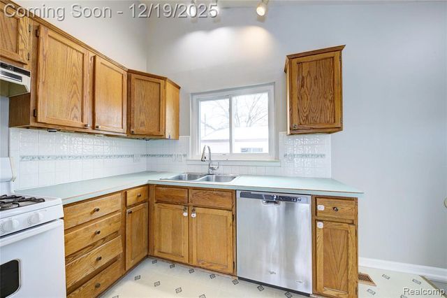 20193 Kemp Street, Clinton Township, MI 48035