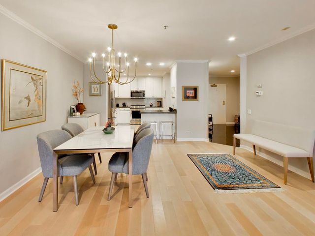 1107 Greenleaf Avenue 2I, Wilmette, IL 60091