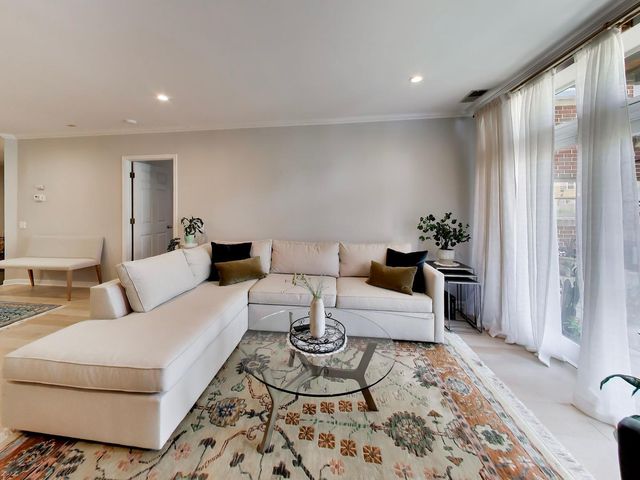 1107 Greenleaf Avenue 2I, Wilmette, IL 60091