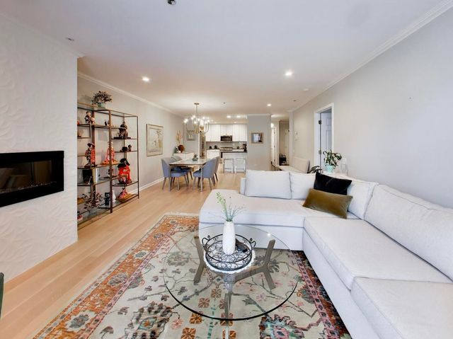 1107 Greenleaf Avenue 2I, Wilmette, IL 60091