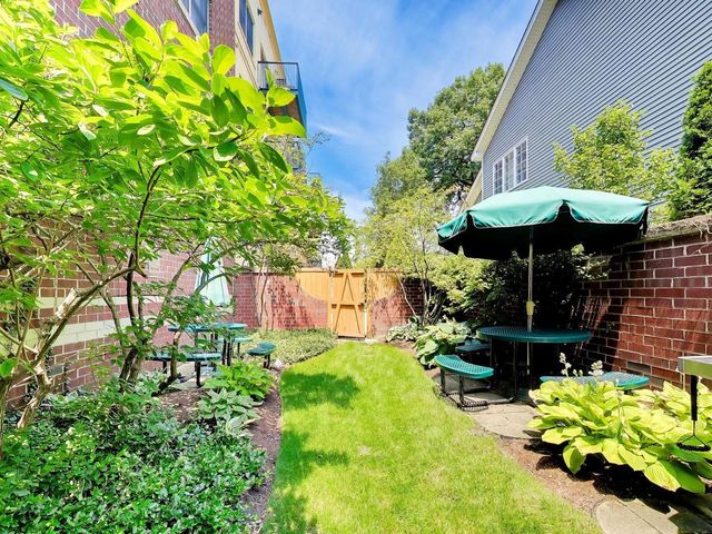 1107 Greenleaf Avenue 2I, Wilmette, IL 60091