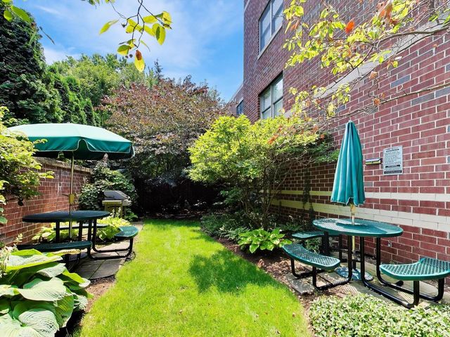 1107 Greenleaf Avenue 2I, Wilmette, IL 60091