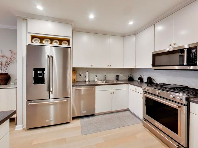 1107 Greenleaf Avenue 2I, Wilmette, IL 60091