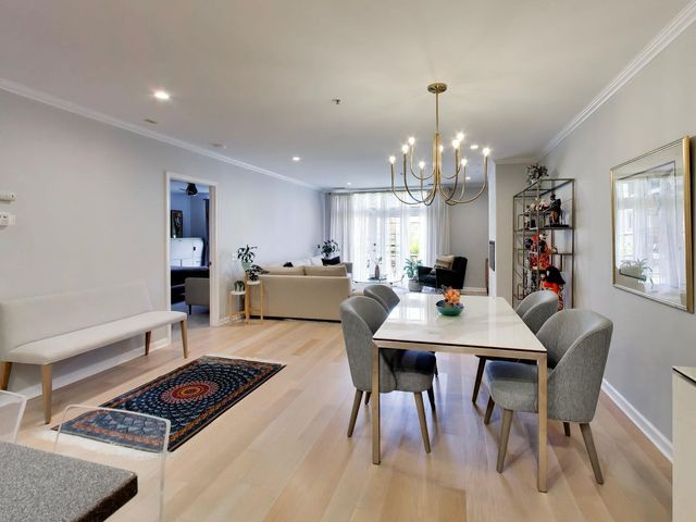 1107 Greenleaf Avenue 2I, Wilmette, IL 60091