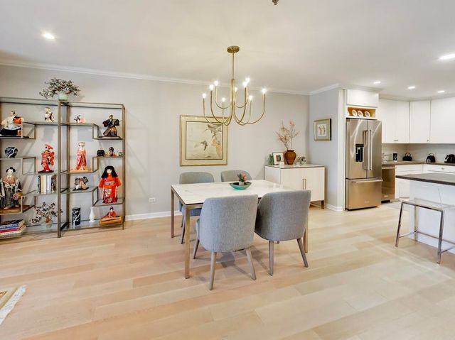 1107 Greenleaf Avenue 2I, Wilmette, IL 60091