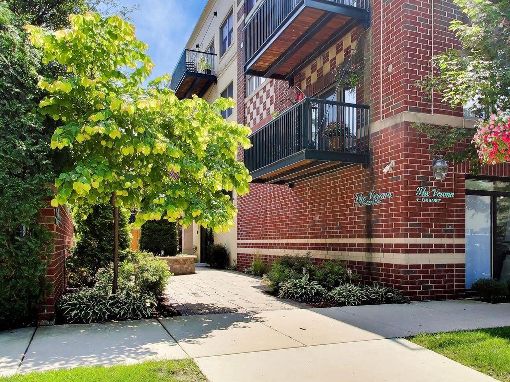 1107 Greenleaf Avenue 2I, Wilmette, IL 60091