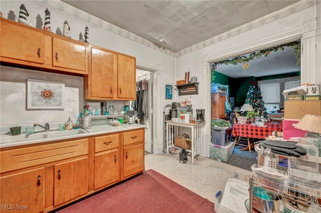 317 West Avenue, Elyria, OH 44035