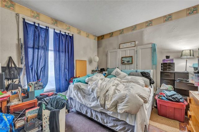 317 West Avenue, Elyria, OH 44035