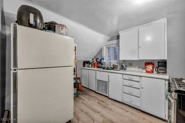 317 West Avenue, Elyria, OH 44035