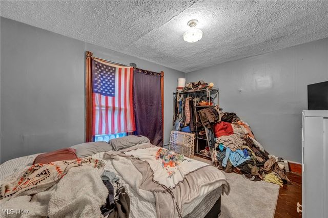 317 West Avenue, Elyria, OH 44035