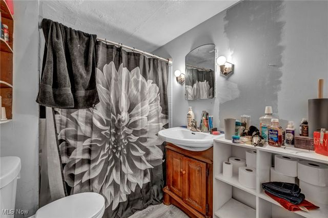 317 West Avenue, Elyria, OH 44035