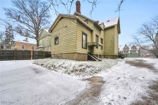 317 West Avenue, Elyria, OH 44035