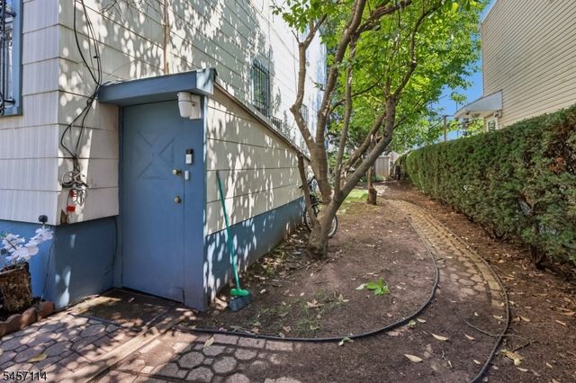 30 Somme St, Newark City, NJ 07105