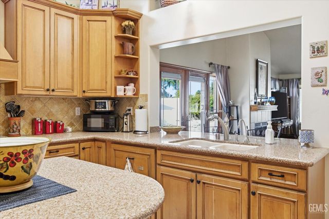 3206 Province Rose Street, Bakersfield, CA 93311