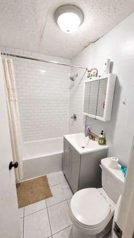 8 Shrewsbury Green Dr A, Shrewsbury, MA 01545